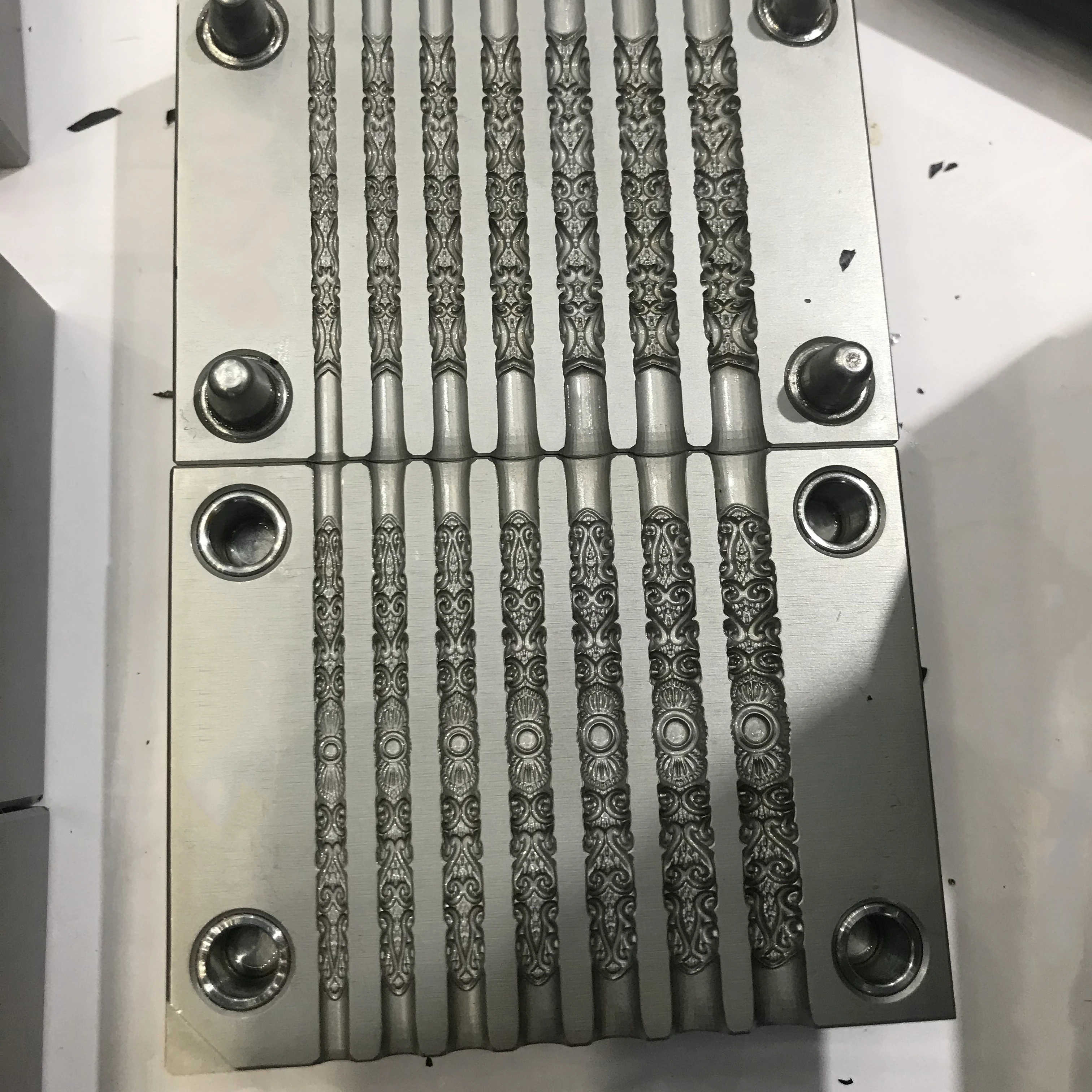 Simple jewelry steel mold manufacturing Hand knock jewelry steel mold custom 50 tons of hydraulic jewelry mold processing