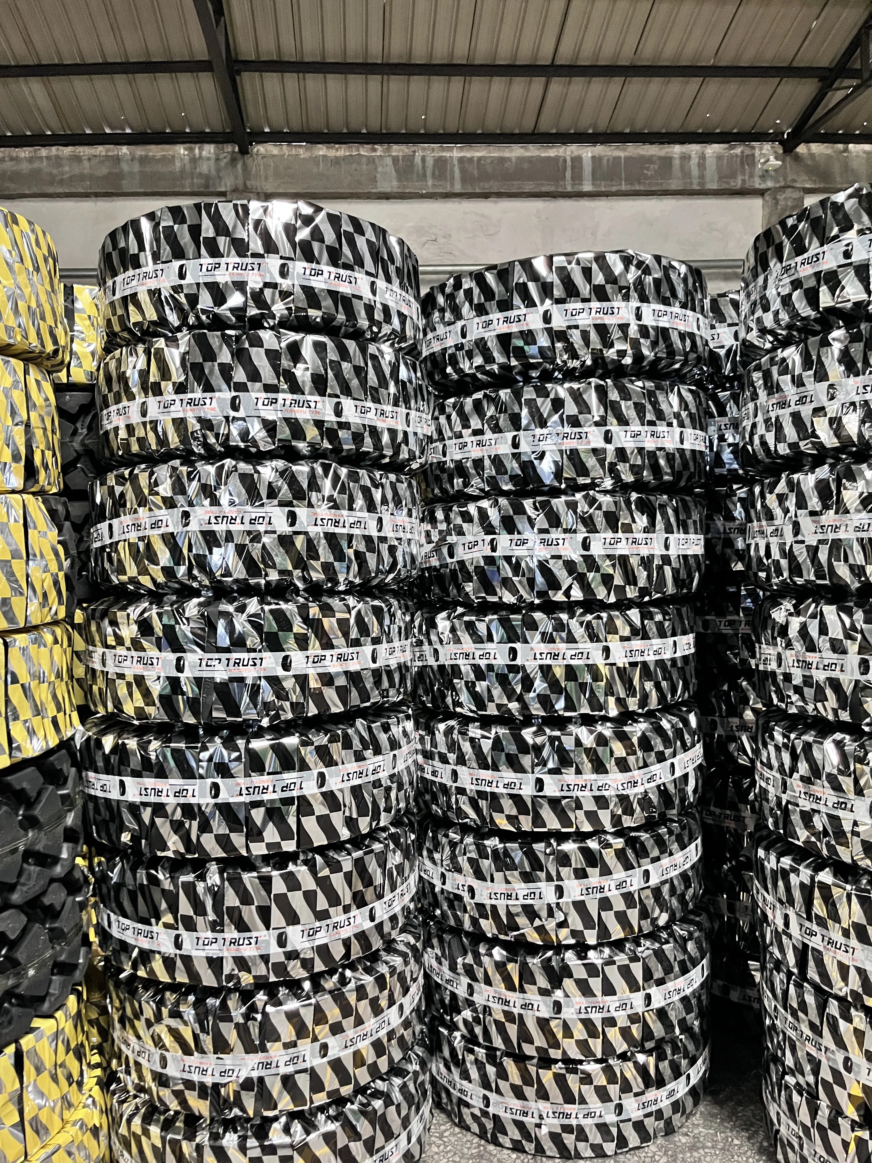 Top Trust Brand China Professional Supplier13.00-24-G2 grader Tractor scraper Tires