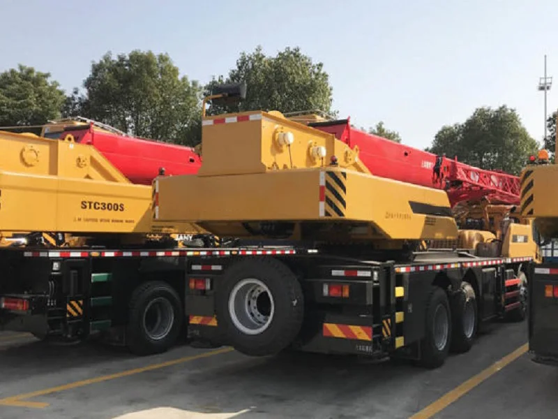 Hot Selling Chinese Famous Brand Lifting Machinery Crane Truck STC1300C8-8 130 Ton for Sale