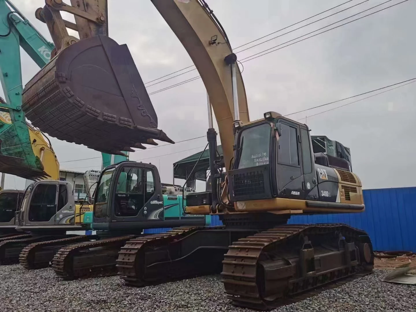 Used cat 340D2 heavy excavator Carter 336D2 and 345D2 hydraulic crawler excavators are used in the project.