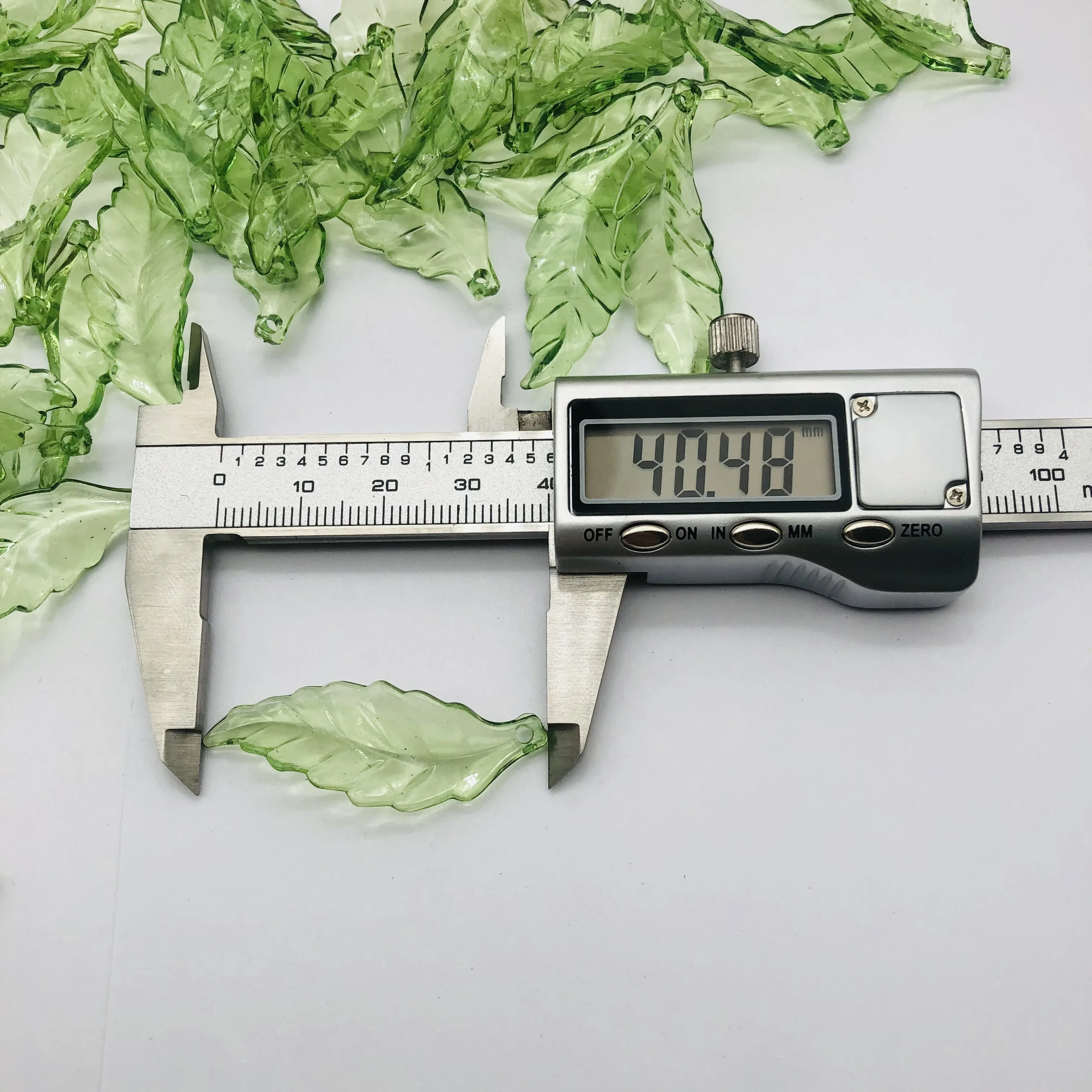 Wholesale DIY Accessories Acrylic Plastic Transparent Acrylic Leaf Beads