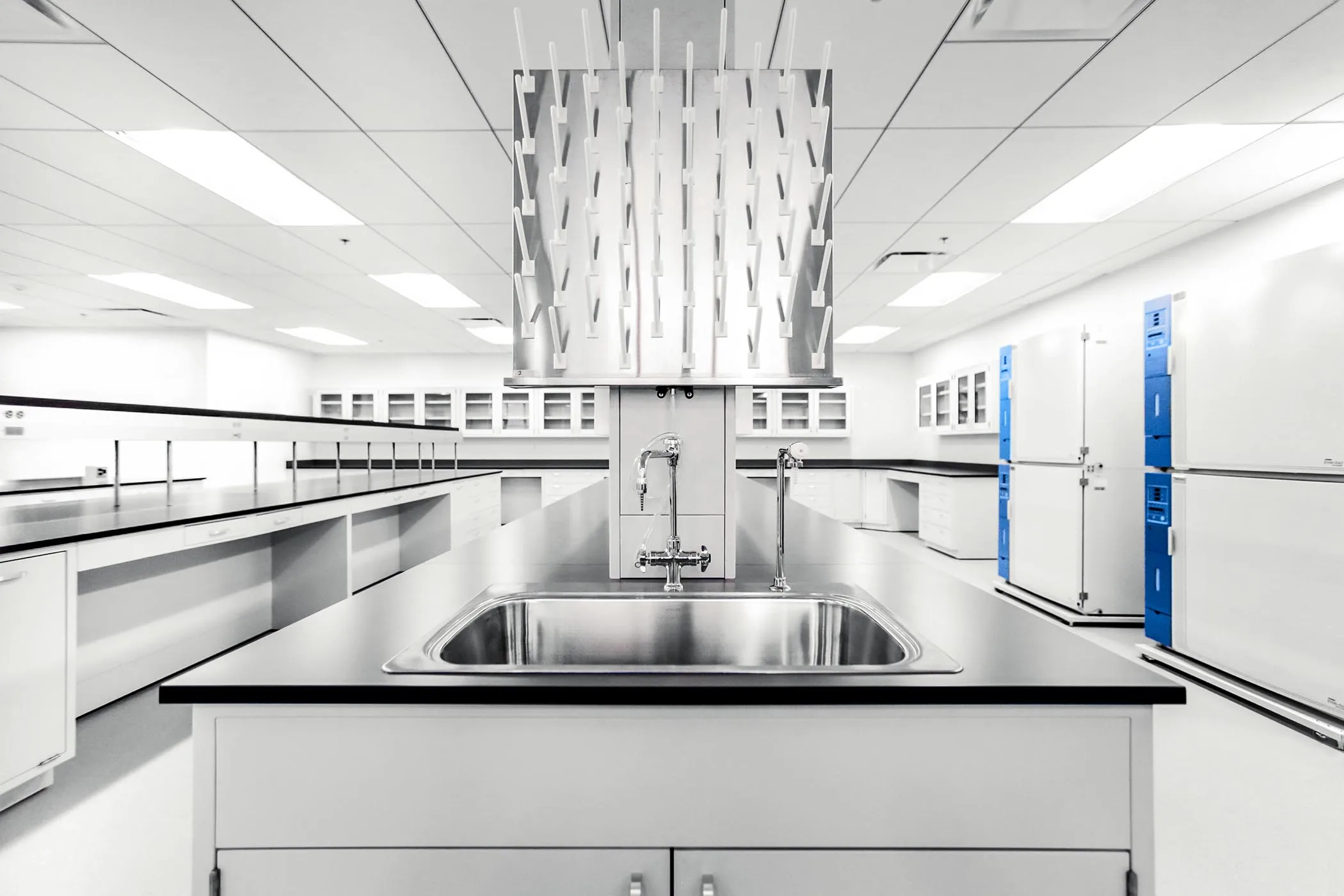 High Temperature Resistance Chemical Lab Bench with Phenolic Resin Worktop Lab Furniture