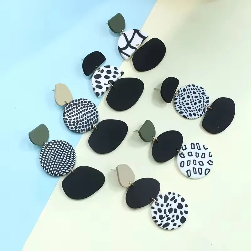 Женские серьги из мягкой глины
