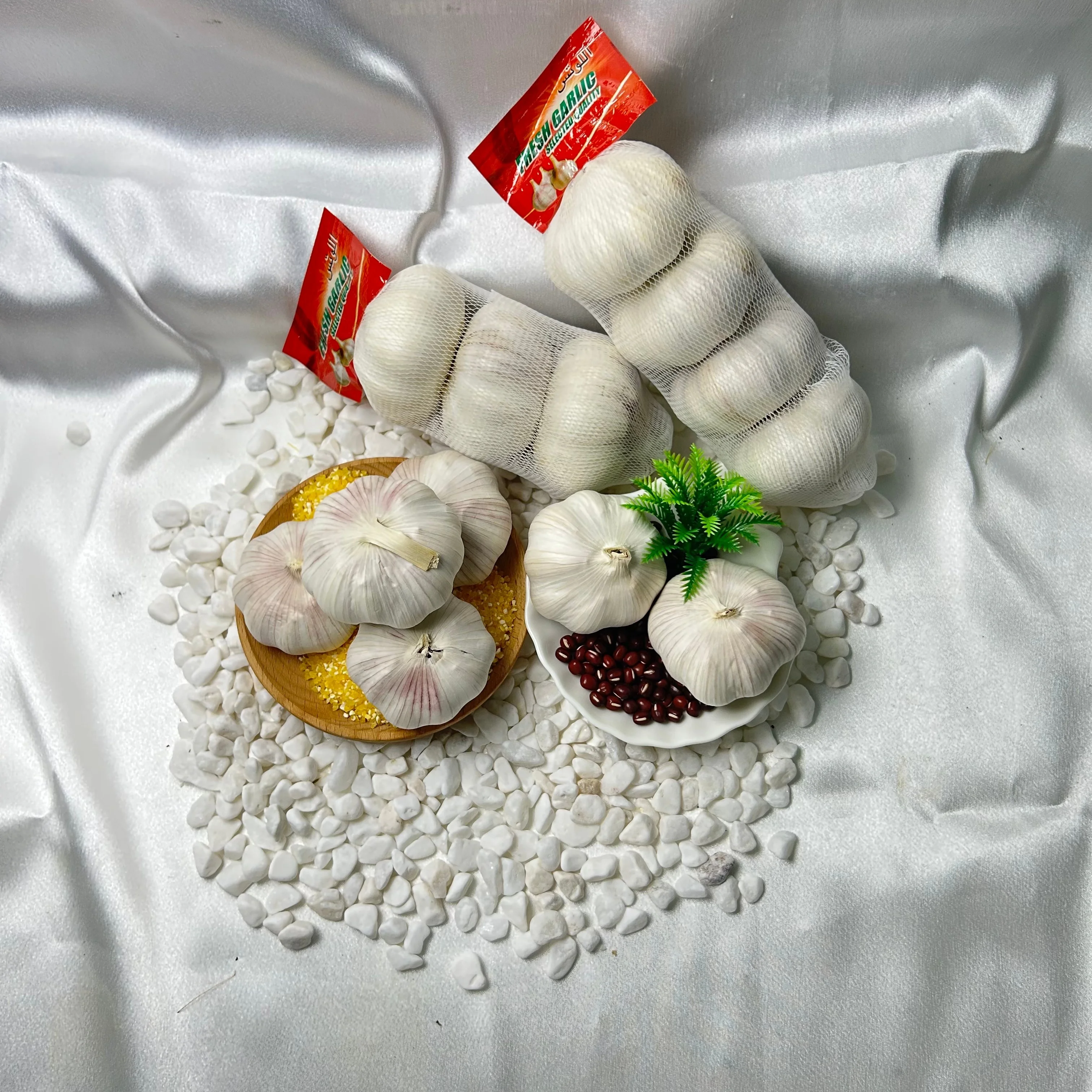 Sample: Size 5.0cm-5.5cm fresh normal white garlic grown from China, mesh bag packing/carton packing/customizable