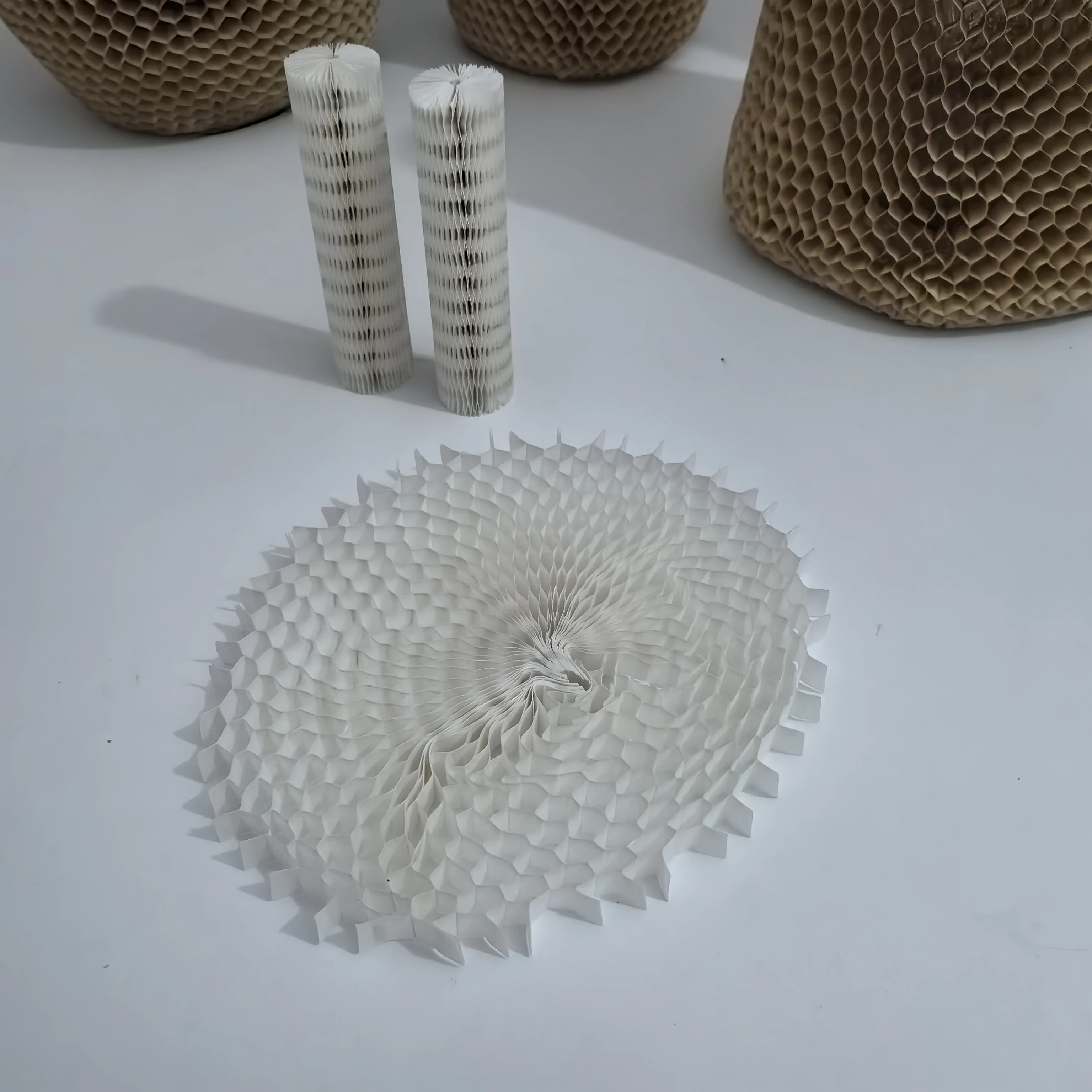 Eco-friendly Biodegradable Recyclable Cylindrical Honeycomb Kraft Wrapping Paper Sleeve For Fragile Goods Wine Bottle