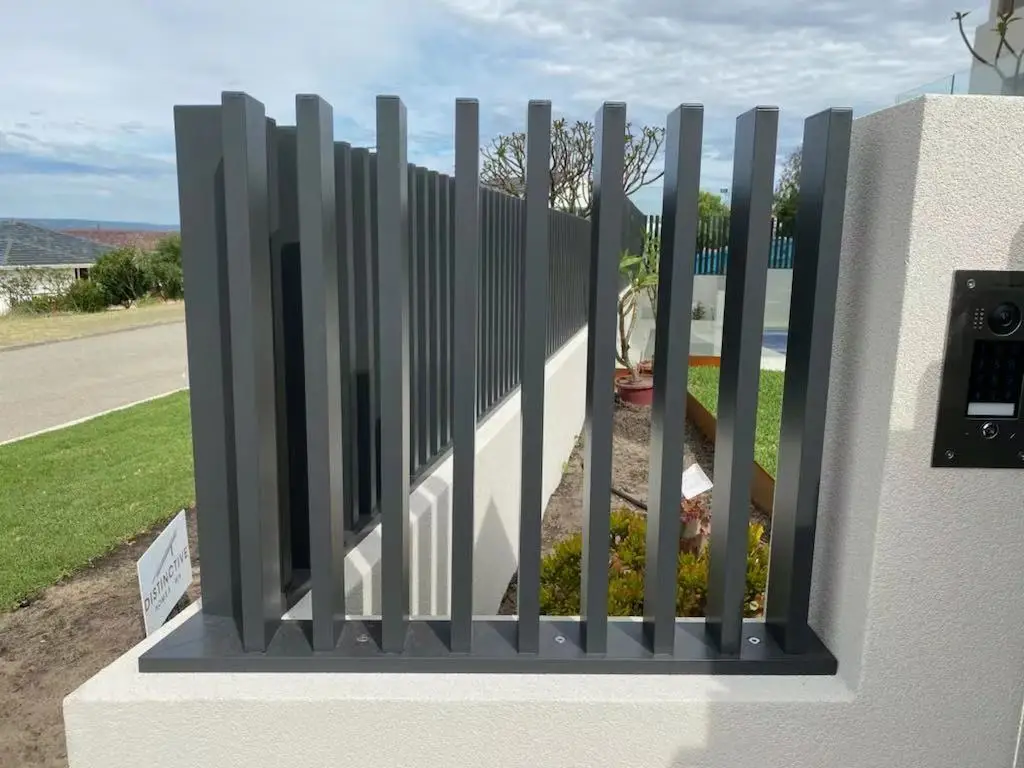 Manufacturer Customized Powder Coated Garden  Aluminum Vertical Blade  Fence Panel