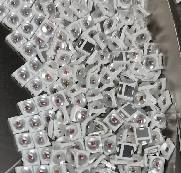 SANHUA Factory Outlet 2208012 SMD LED Chip 0.5-1W 80 UFO LED High Bay Lights 2835 75LM -85LM RA80 3V 0.5W 150ma Red Blue Yellow