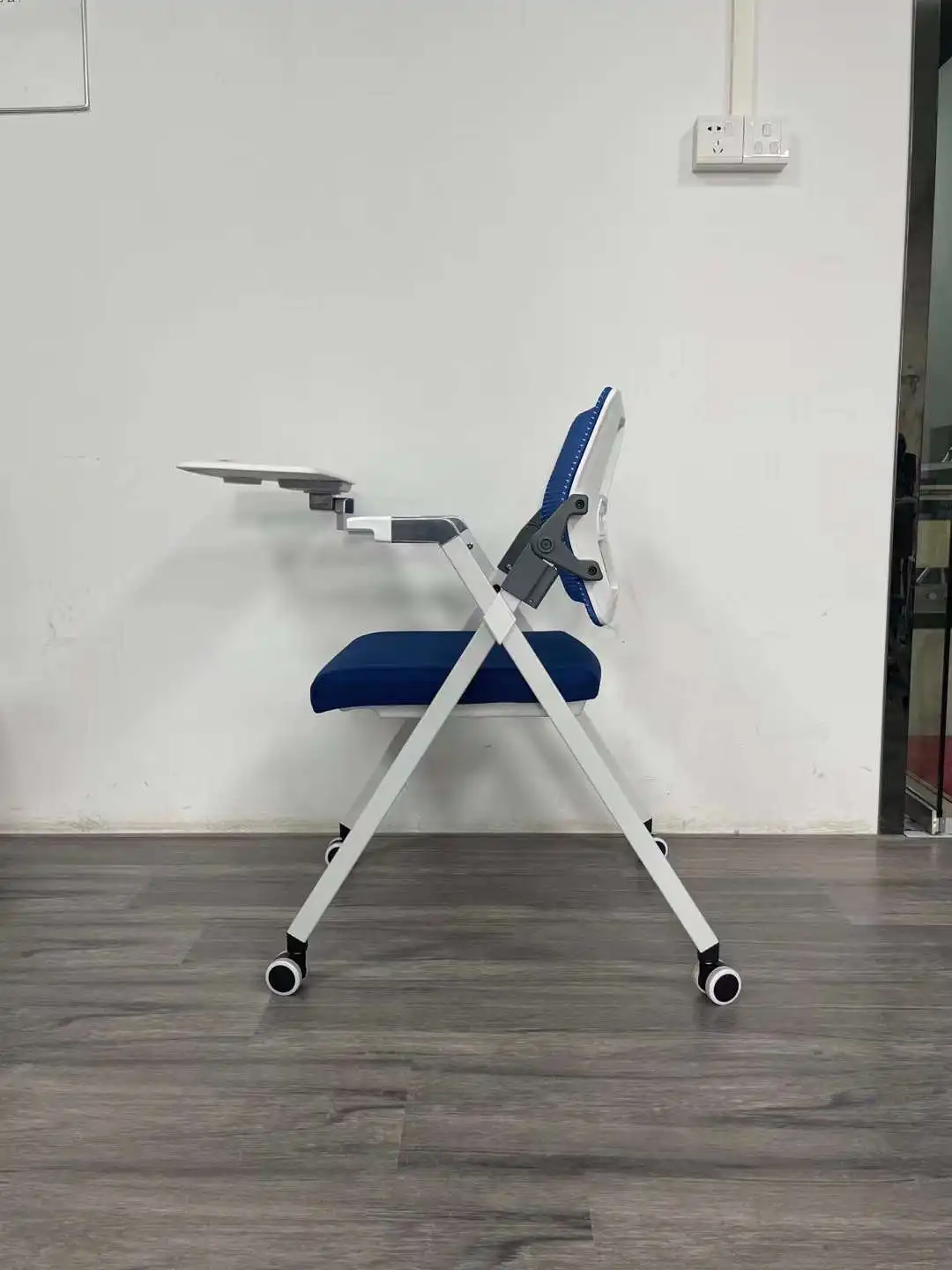 Plastic Stacking Chair with Steel Frame And Writing Board Durable School Furniture Office Mesh Chair