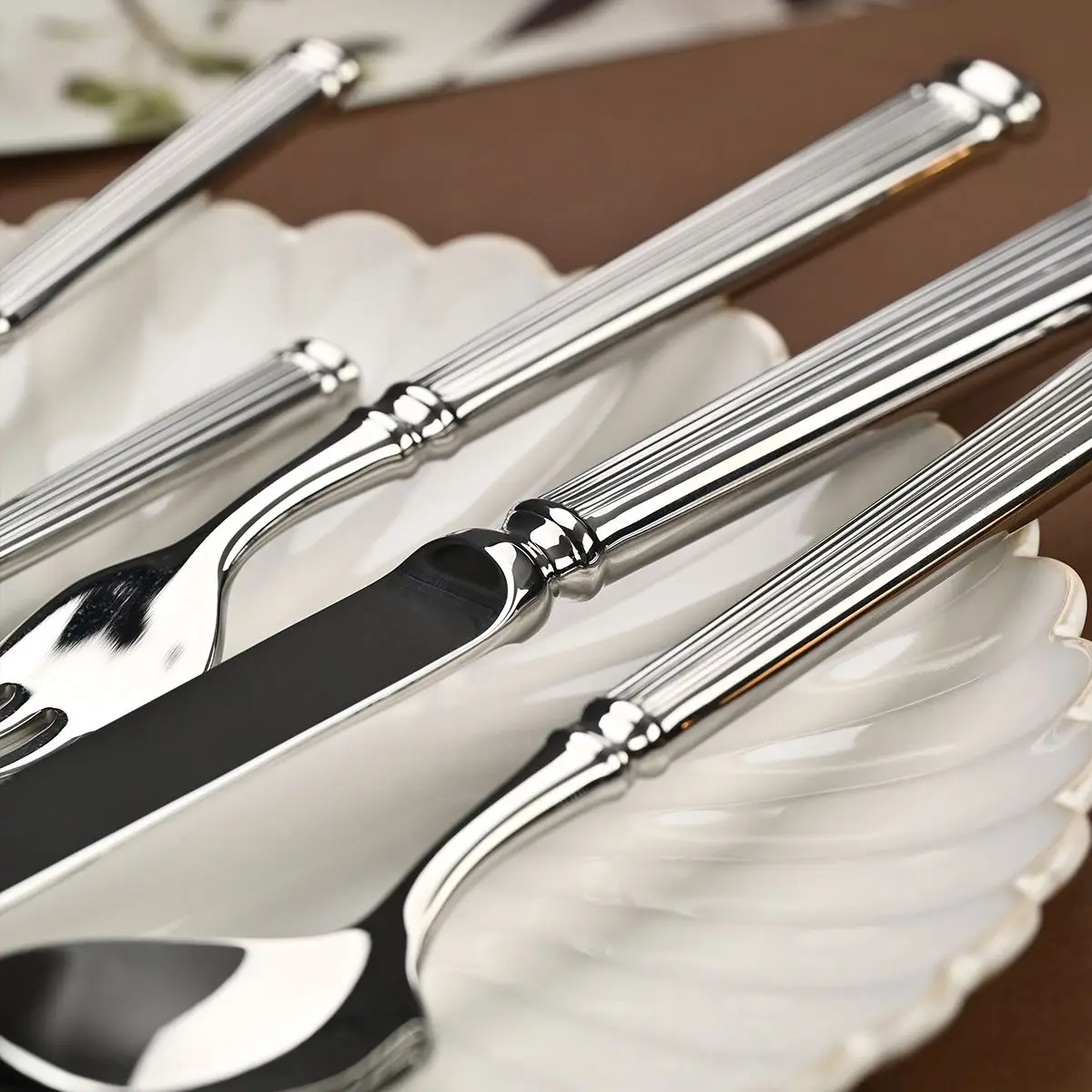 CEMXUM High Quality Forged Heavy Duty Handle Luxury Metal 18/10 Stainless Steel Cutlery Hotel Silverware Gold Flatware Set