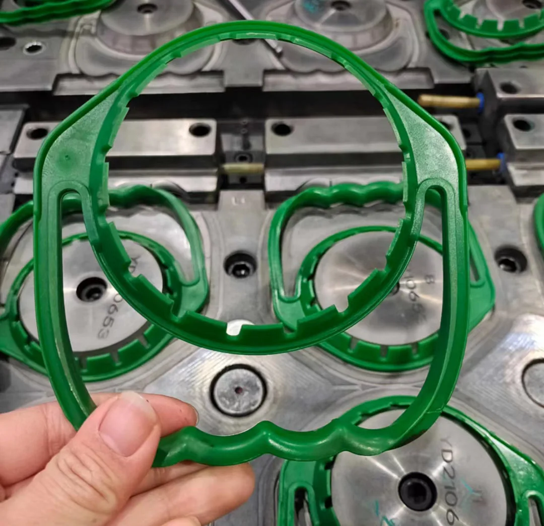 Customized by the manufacturer 5 ltr edible oil bottle handle mould making