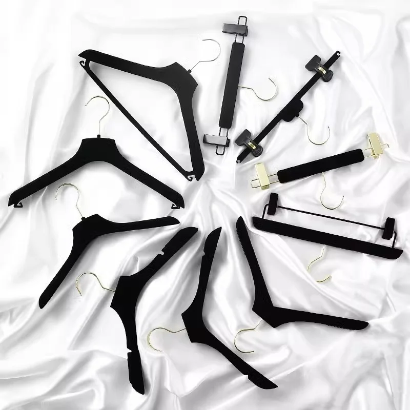 Luxury Black Non Slip Velvet Hanger Wholesale Retail Velvet Clothes Hangers For Bridal Clothing Stores