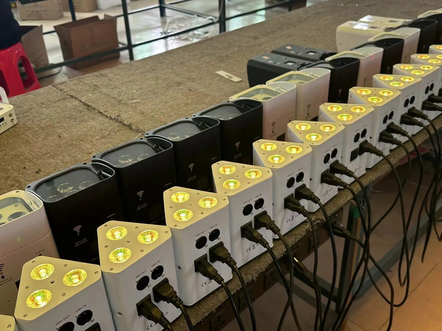 Tri Beam 3x10W wireless DMX battery LED wall washer achieve dynamic lighting effects while enjoying of wireless operation