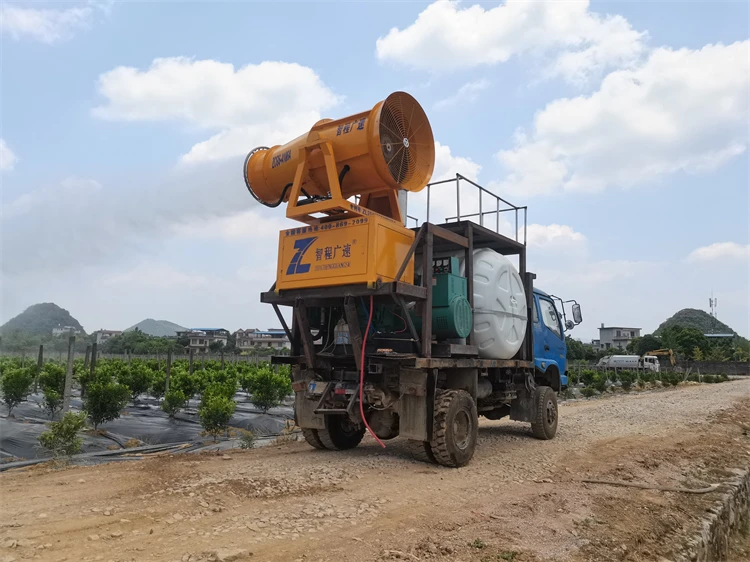 Manufacturers of the latest agricultural pesticides multi-function sprayer The fruit tree spray insecticide machine remotely