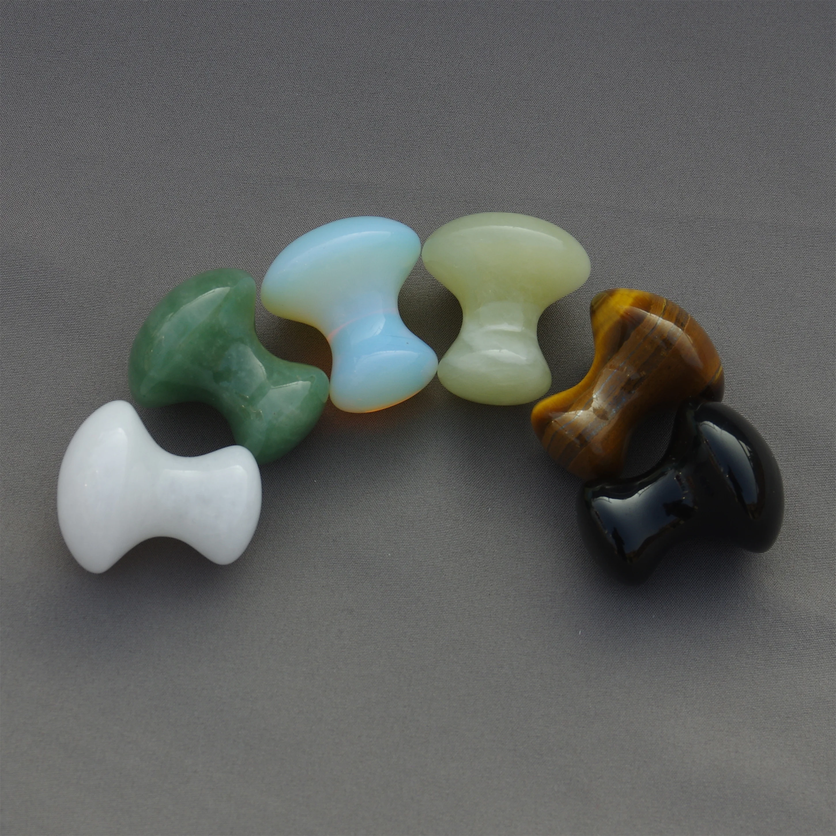 Manufacturers sell natural jade mushroom head powder crystal white crystal can massage health care scraping board