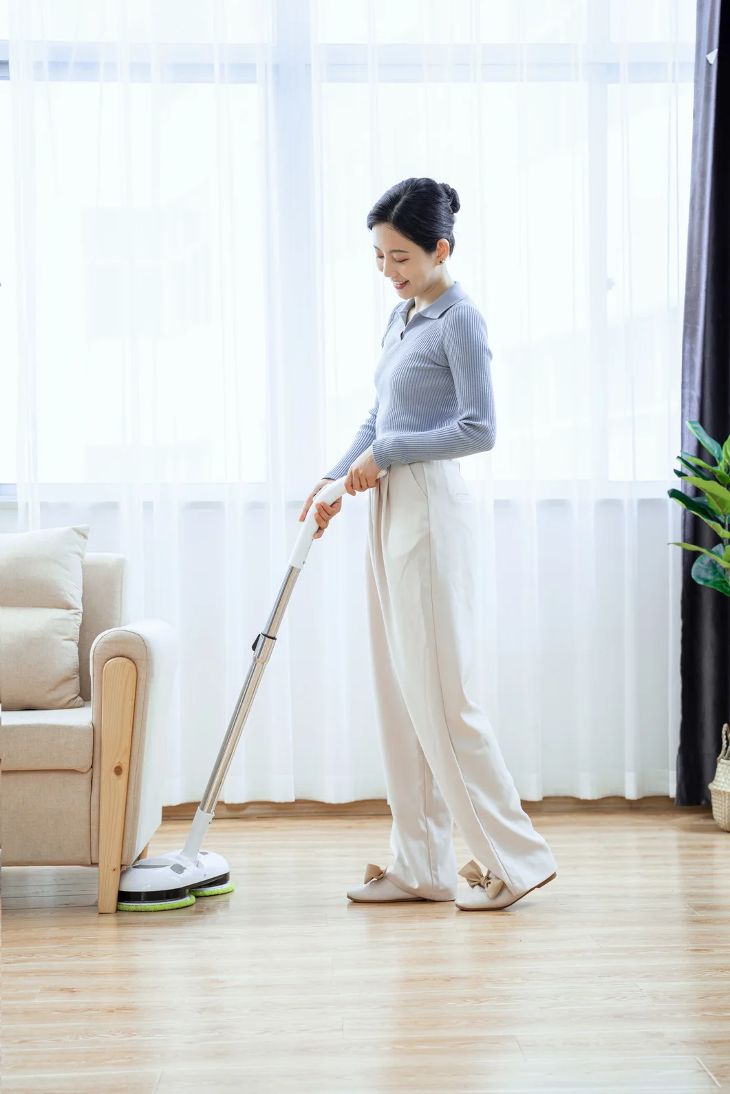 2022 New Design wireless smart magic electric spray mop electric mop machine cordless floor cleaning machine high spin mode