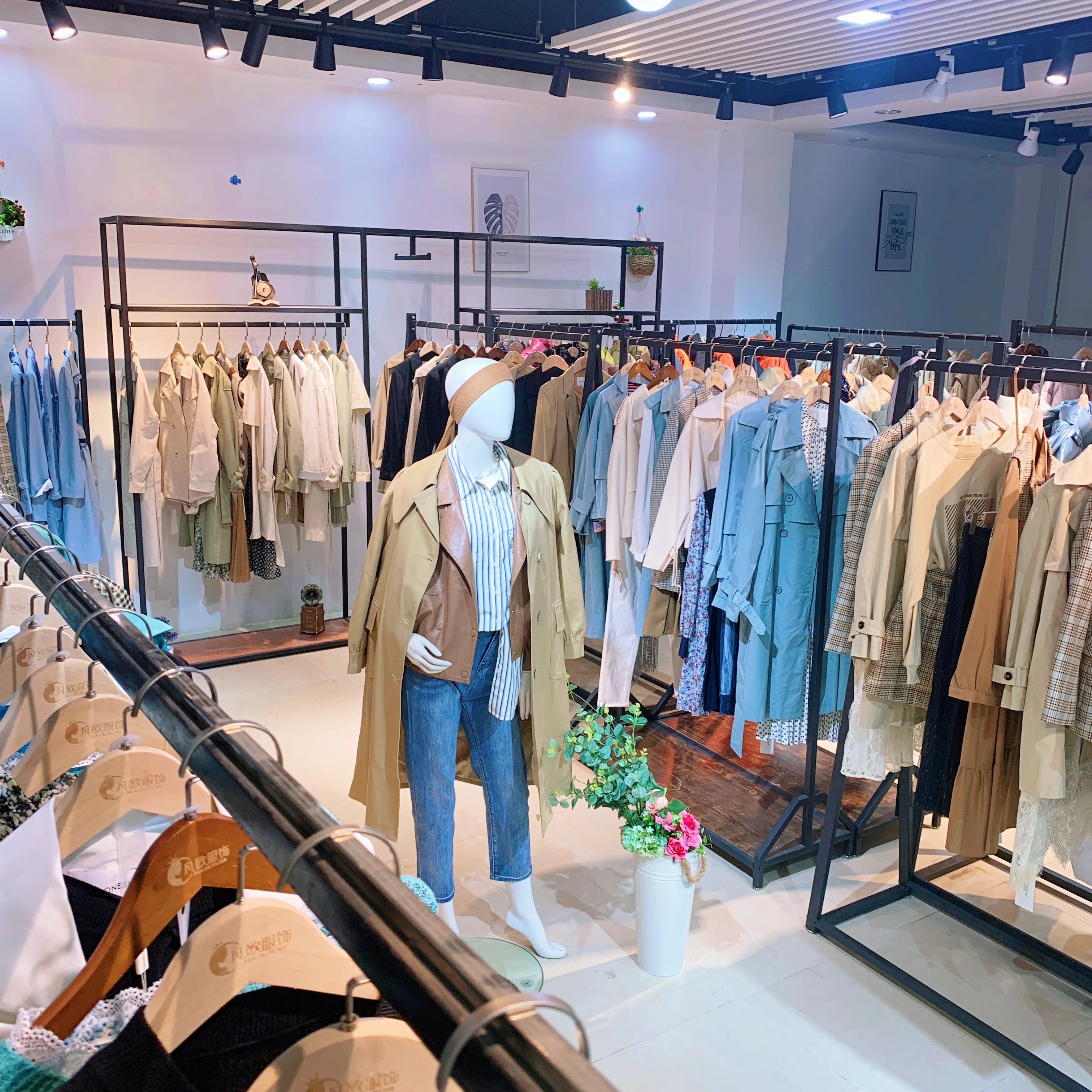 Premium Cheap Stock Clothing Mixed In Bales Used Clothes For Men And Women