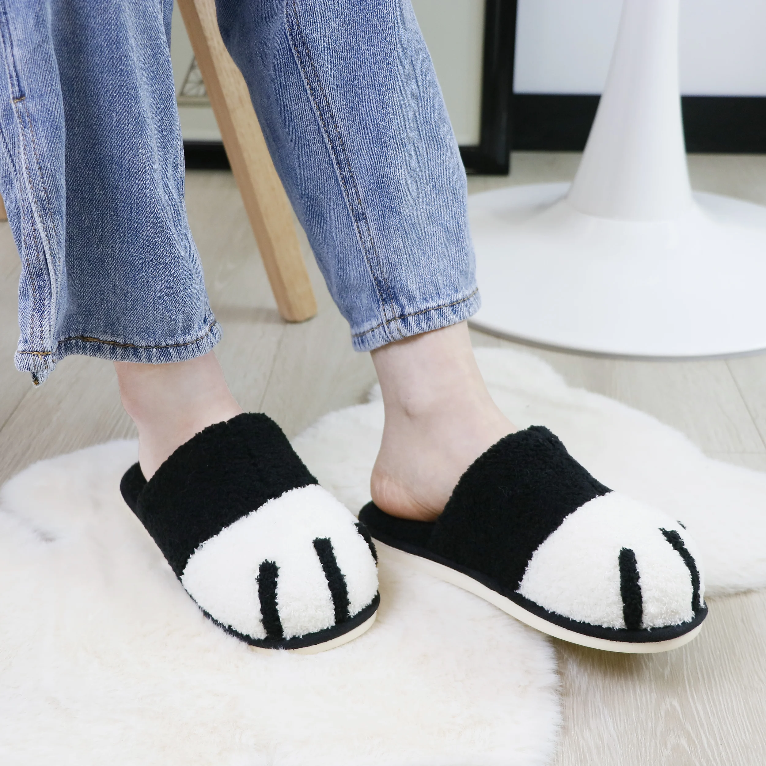 2022 Wholesale Cheapest Ladies Cute Plush Indoor Cat Paw Slippers Women Home Cartoon Animal Fluffy Warm Claw Slippers