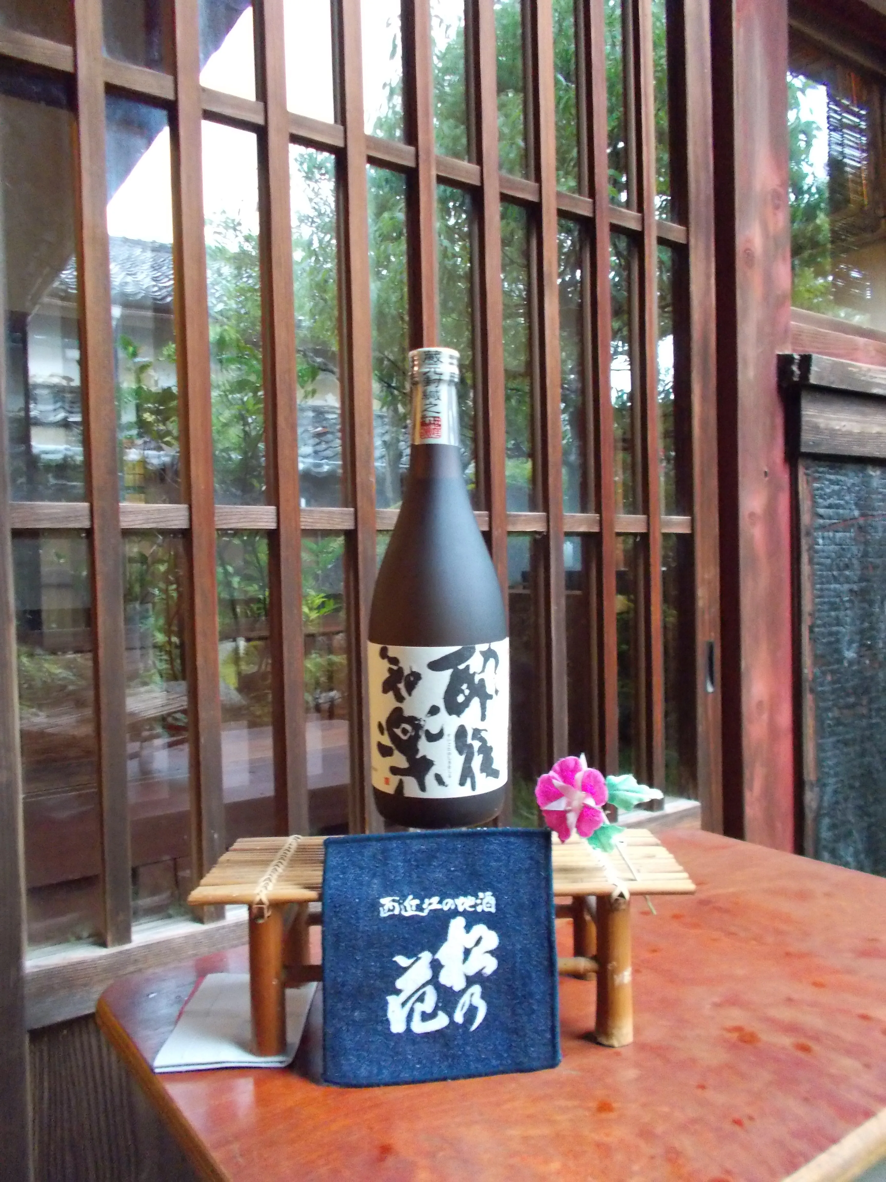 Rich taste crisp glass bottle deep flavor pure rice wine sake