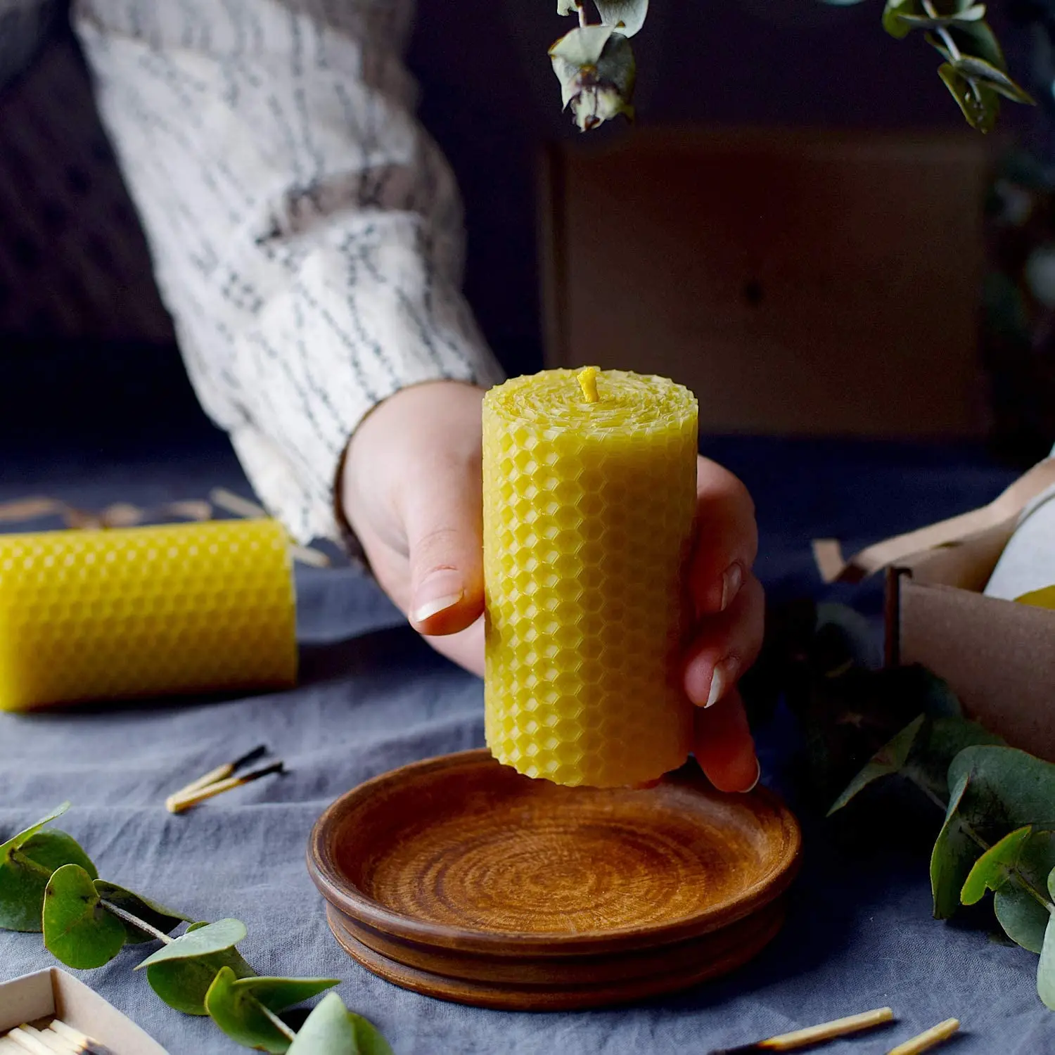 Home Decor Handmade Beeswax Candle 100% Pure and Natural Hand-Rolled Beeswax Pillar Candles
