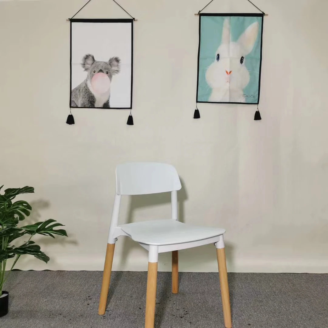 Современный пластиковый стул для кафе без подлокотников с деревянными ножками из полипропилена