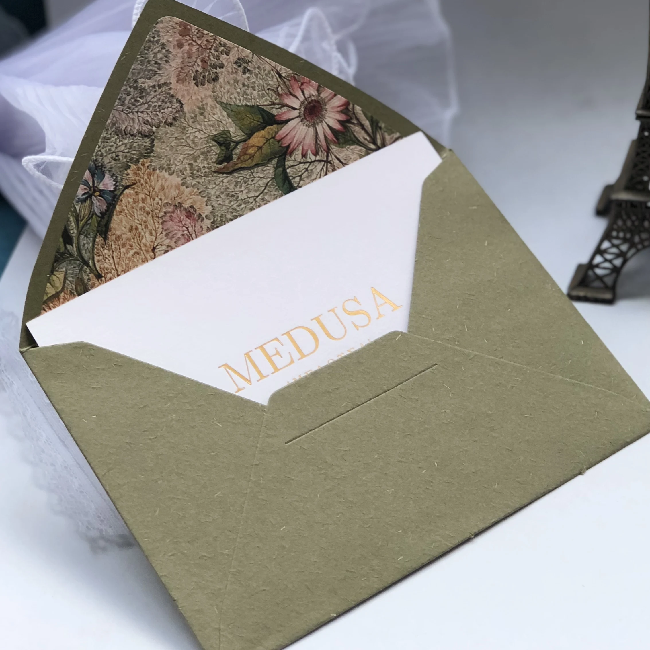 Low MOQ Matte Green Envelope Beautifully Decorated Craft Envelope Business Invitation