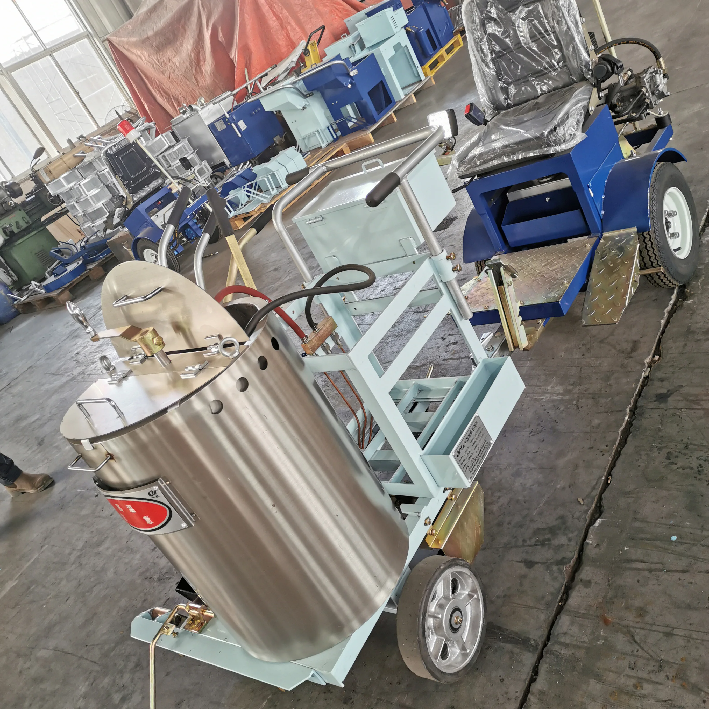 Автоматическая машина для маркировки дорожек из термопластичного материала