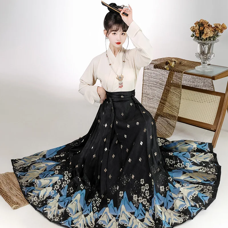 Traditional Design Hanfu Chinese Embroidery Beautiful Landscape Patterns Hanfu Comfortable Daily Hanfu Women Chinese Traditional