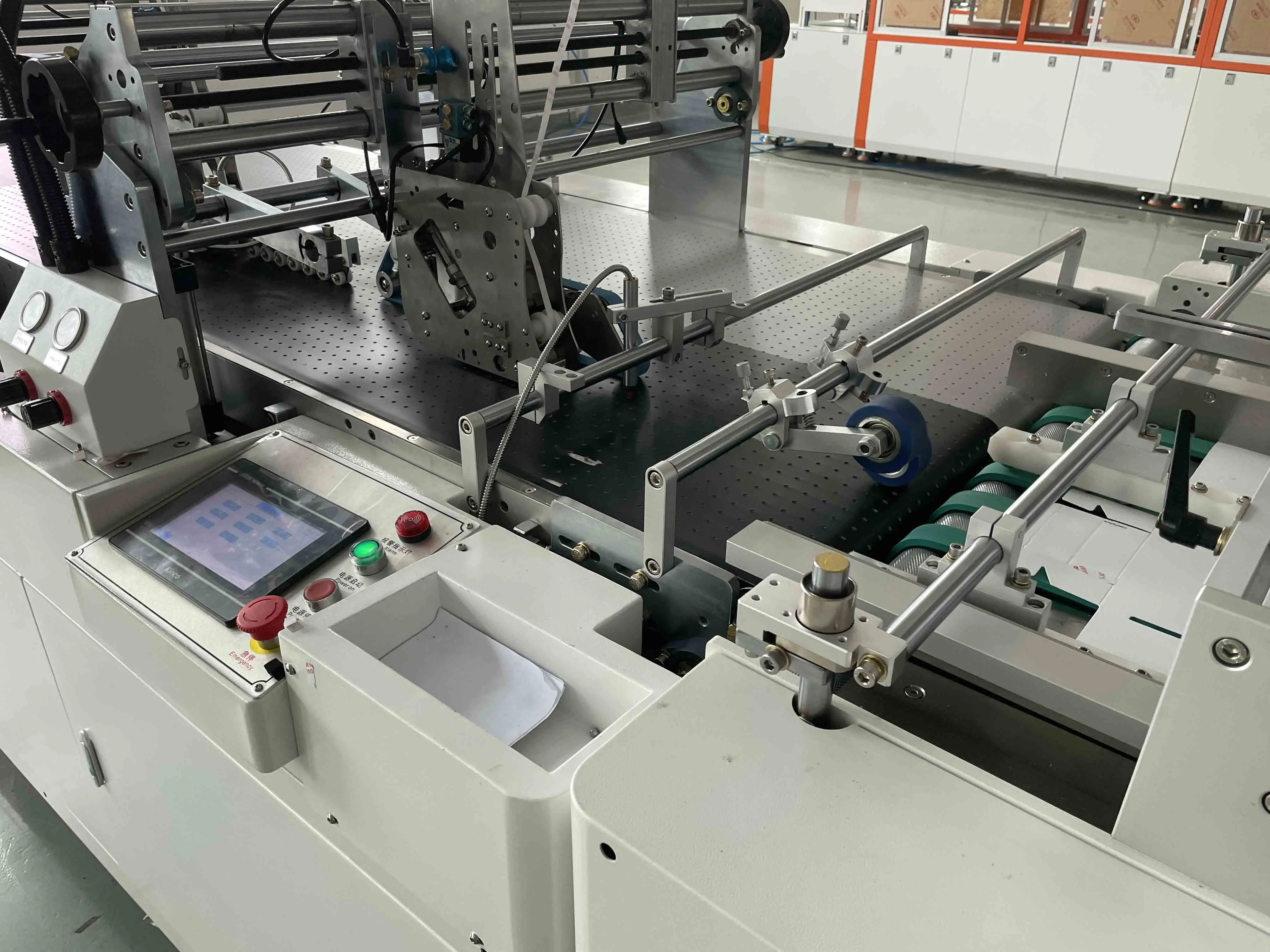 Spray hotmelt glue system and paste release paper applicator labeling machine