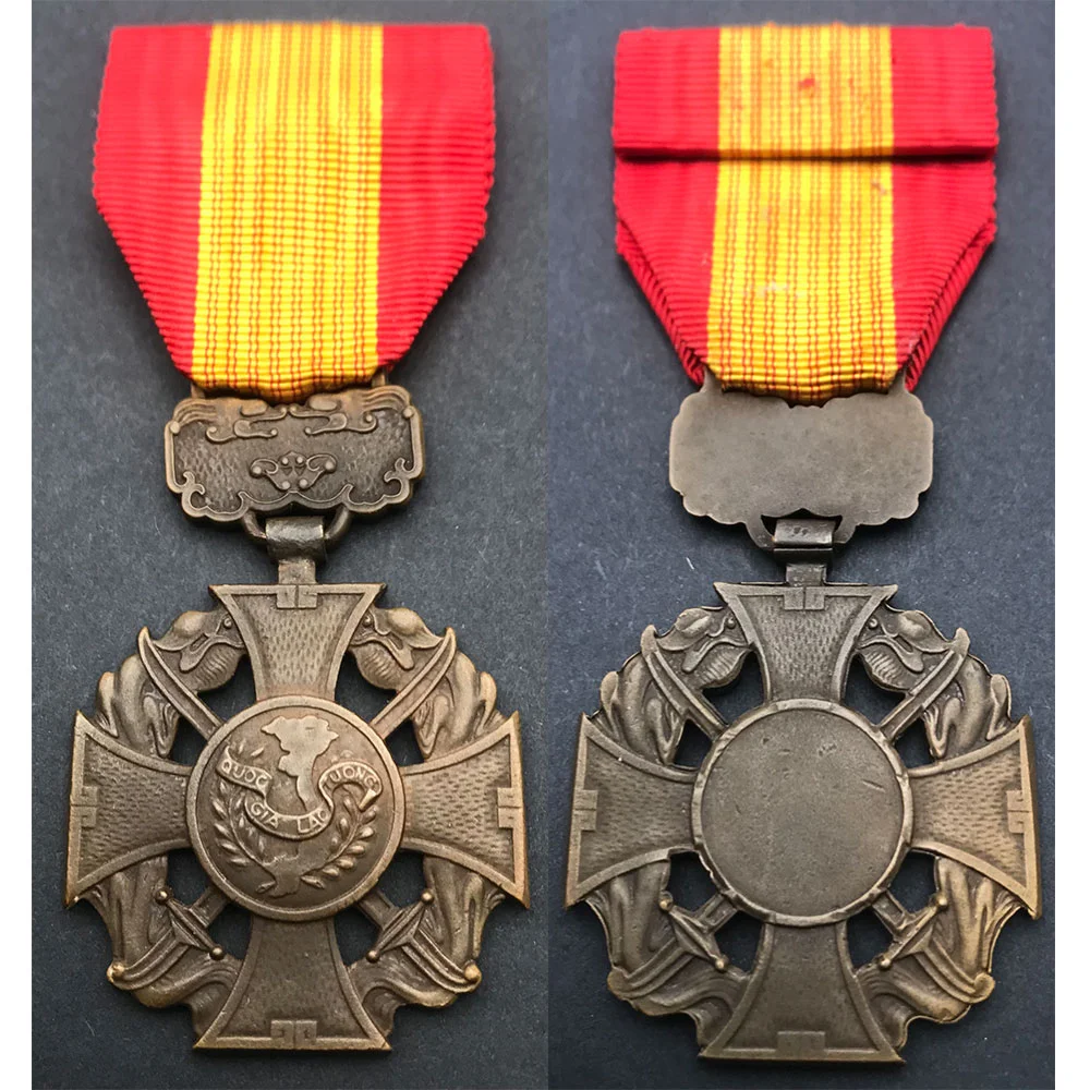 Wholesale custom real gold vietnam cross gallantry medal