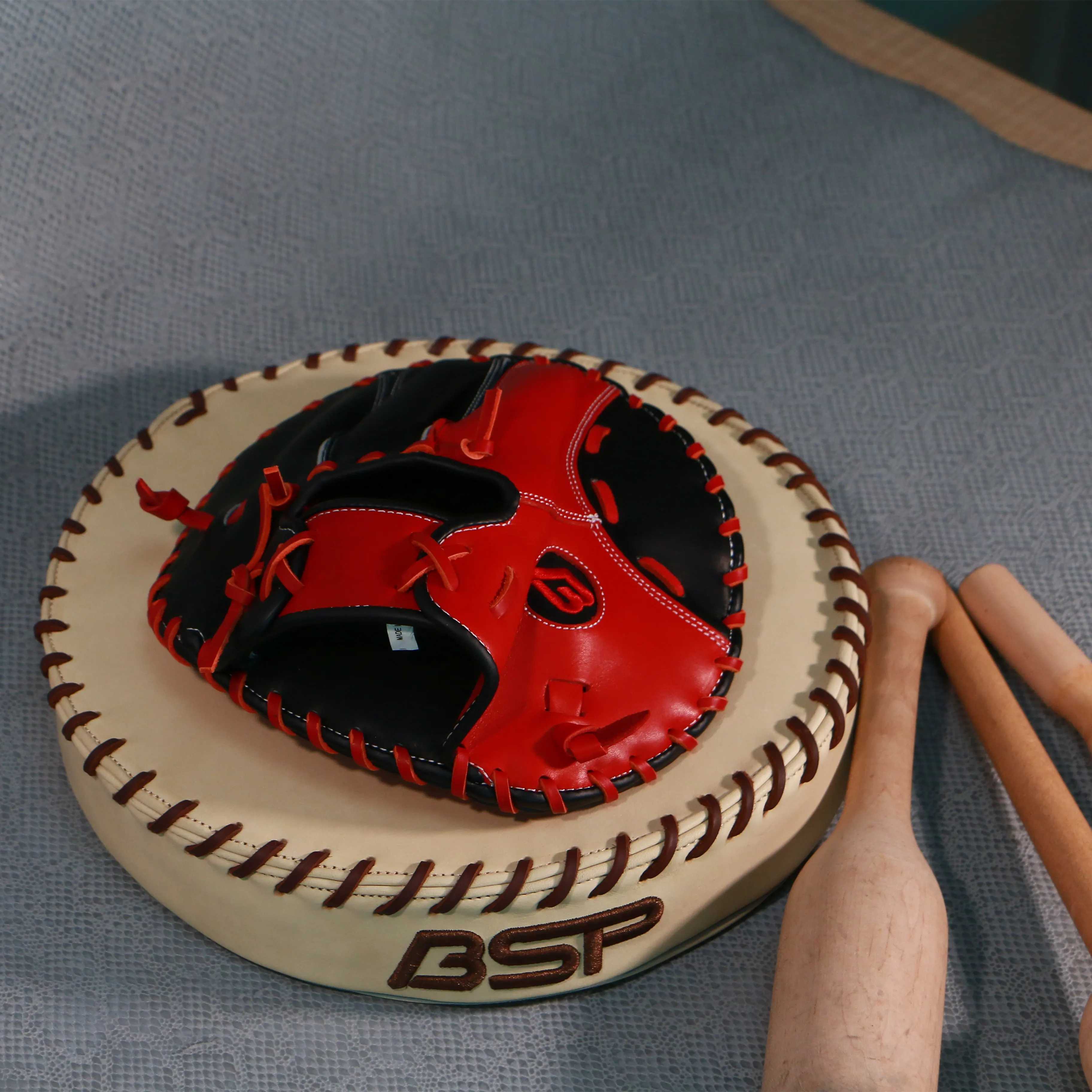 Newest Type Baseball Training Gloves guante de beisbol Field Baseball Gloves