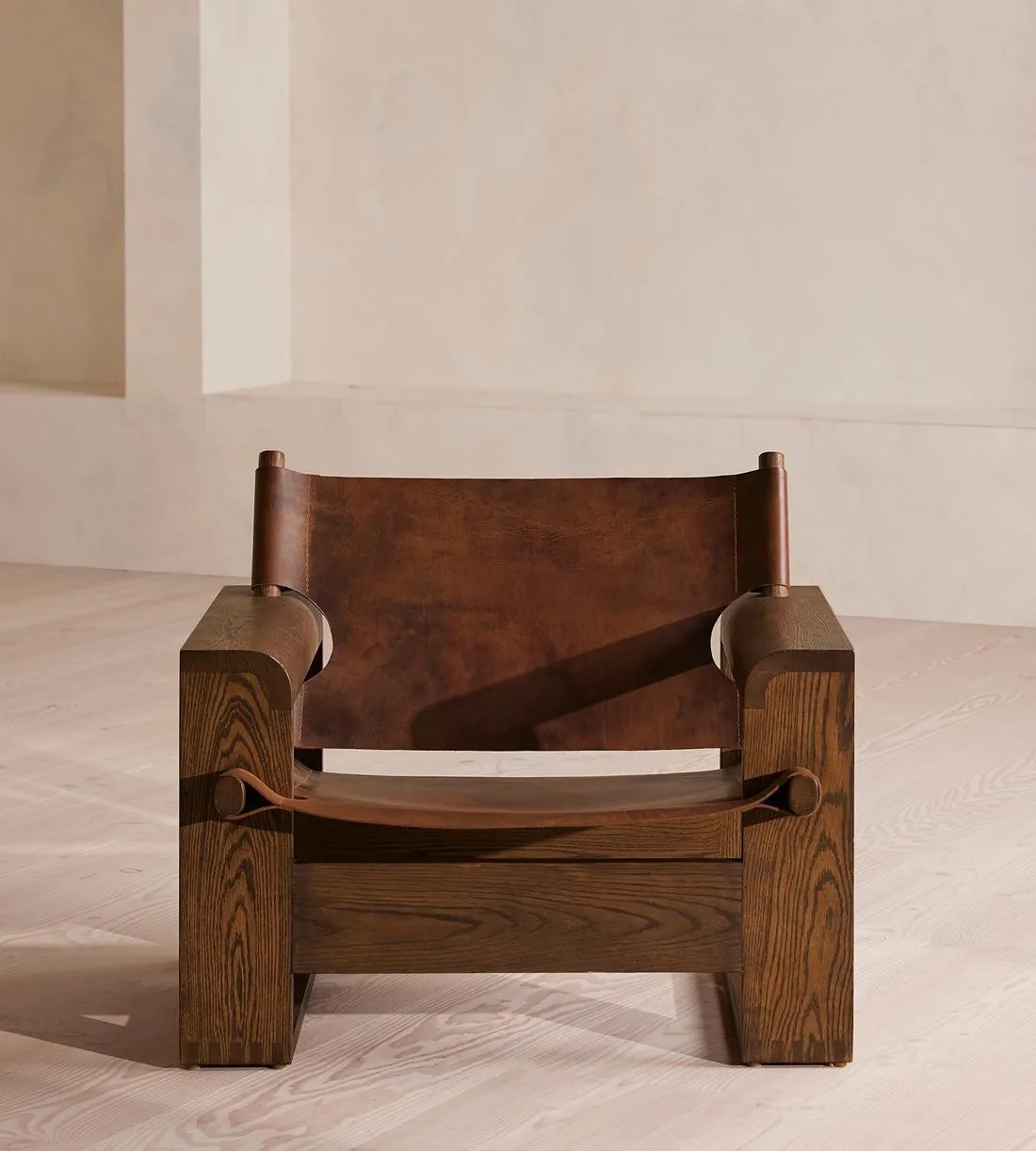 Contemporary Luxury Gabriel Armchair Modern Solid Wood Saddle Leather Upholstered Accent Chair Home Living Room Bedroom Hotel