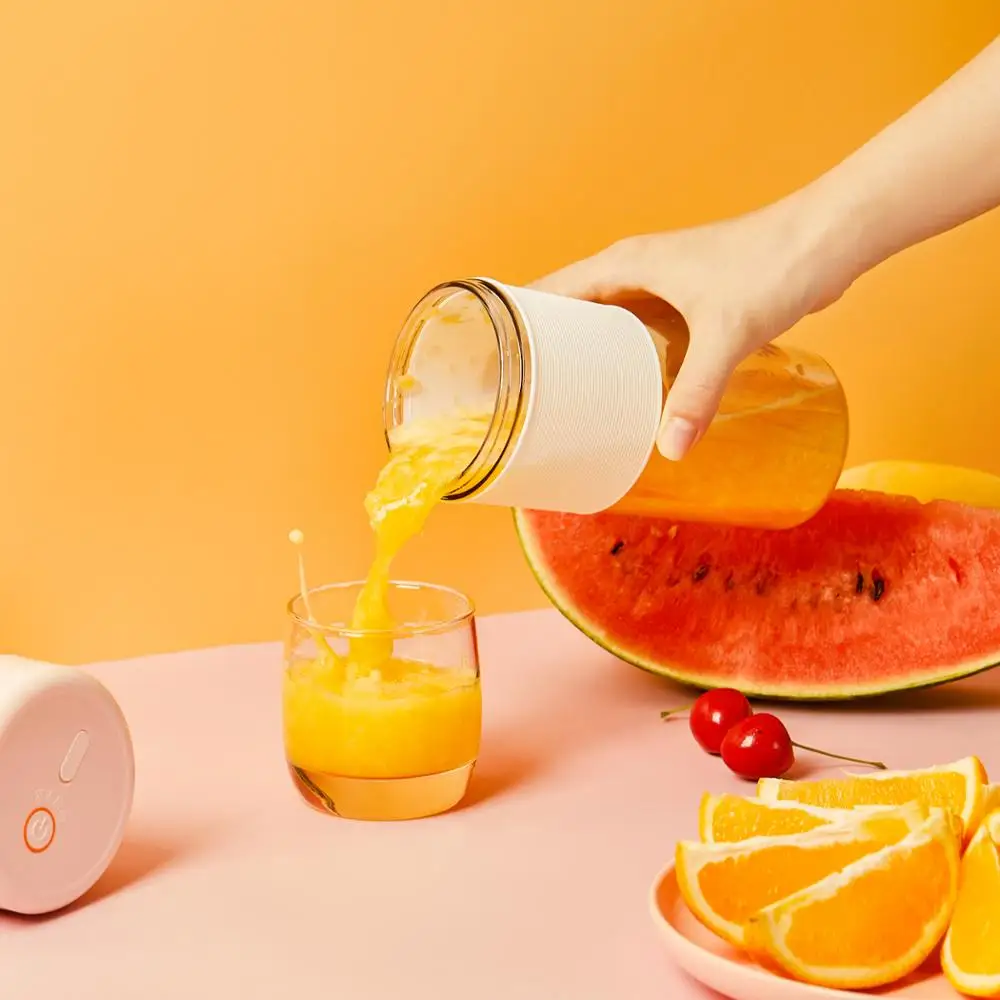 
2020 factory direct New Electric Fruit Personal Mini Portable Usb Juicer Blender Portable Blender mixer juicer 