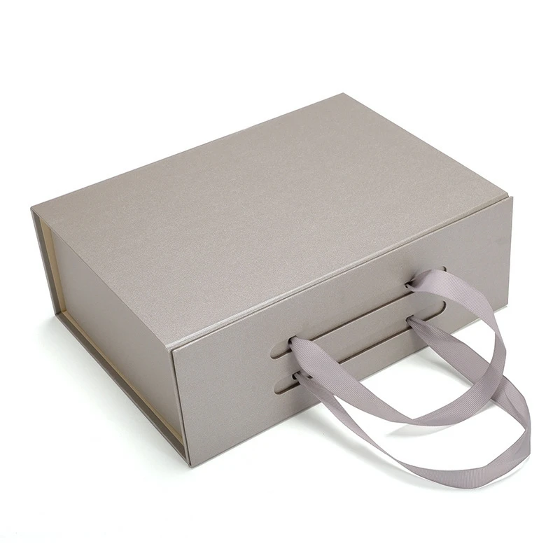 Luxury custom color plain packaging boxes cardboard gift box with handle for shoe