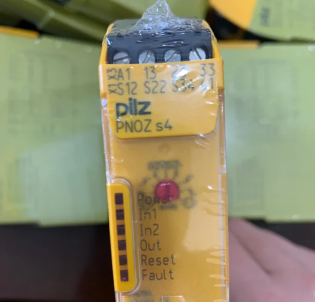 
PNOZsigma safety relay 750104 Safety relay PNOZ s4 24VDC 3 n/o 1 n/c emergency stop relay 