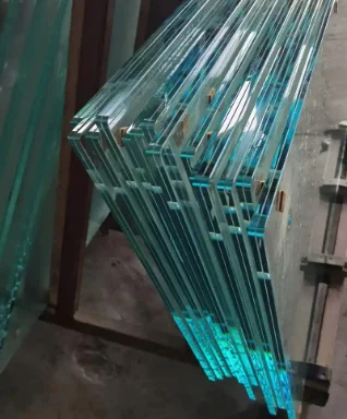Wholesale 3mm-19mm Ultra Extra Clear Laminated Low Iron Glass High Transmittance Architect Building Custom