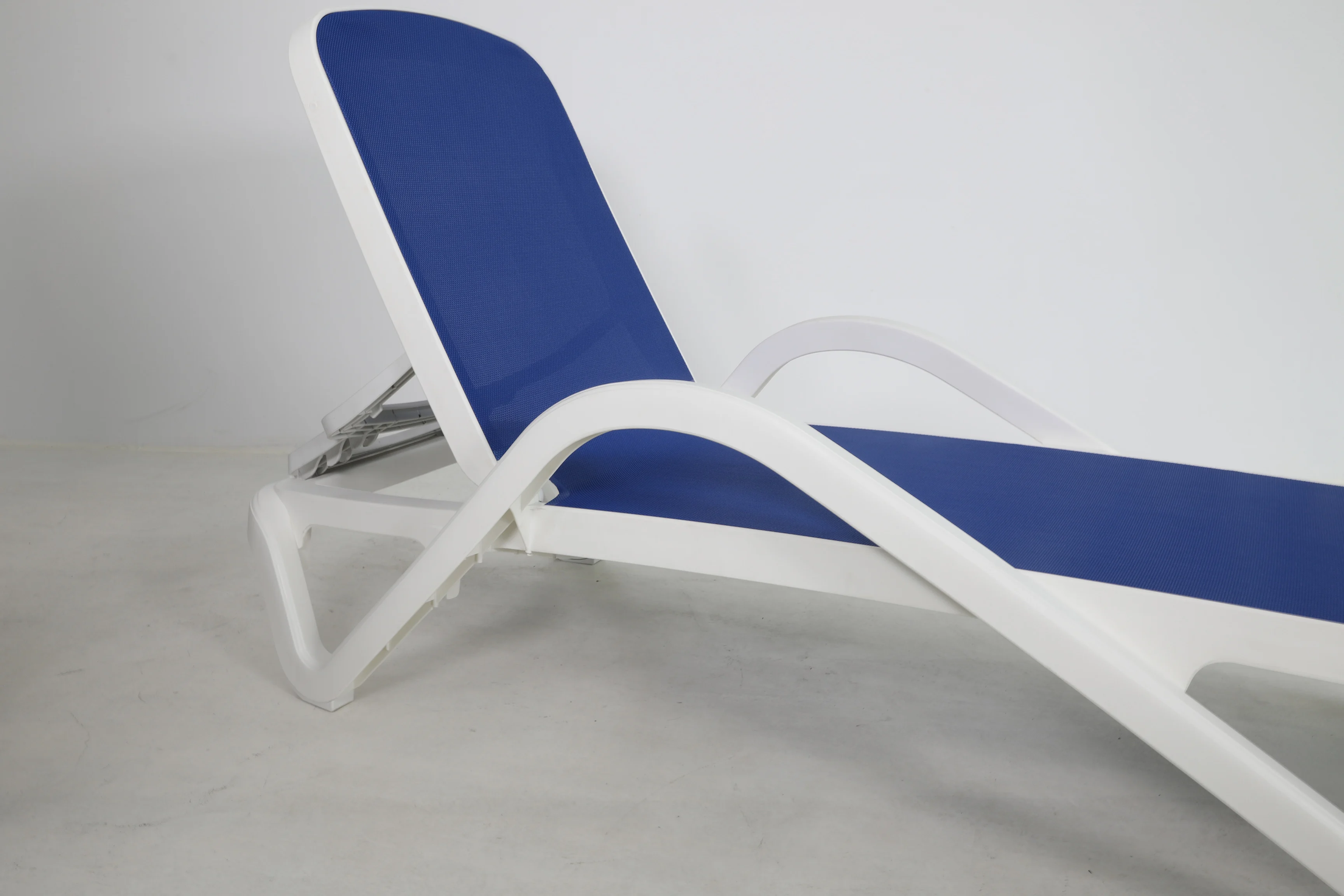 Modern  garden lounger plastic swimming pool chair beach sun lounger sofa chaise longue