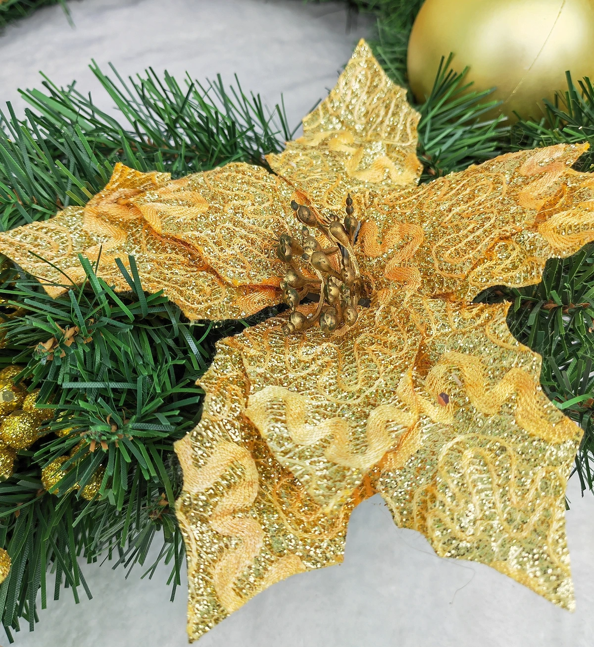 Factory Wholesale Cheap Price Plastic Artificial Wreath Indoor Hanging Green Christmas Wreaths