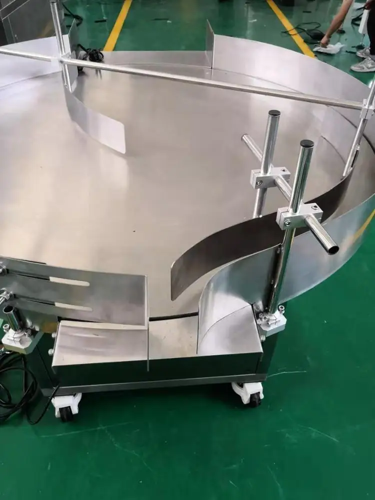 High speed food can/bottle accumulation feeding table
