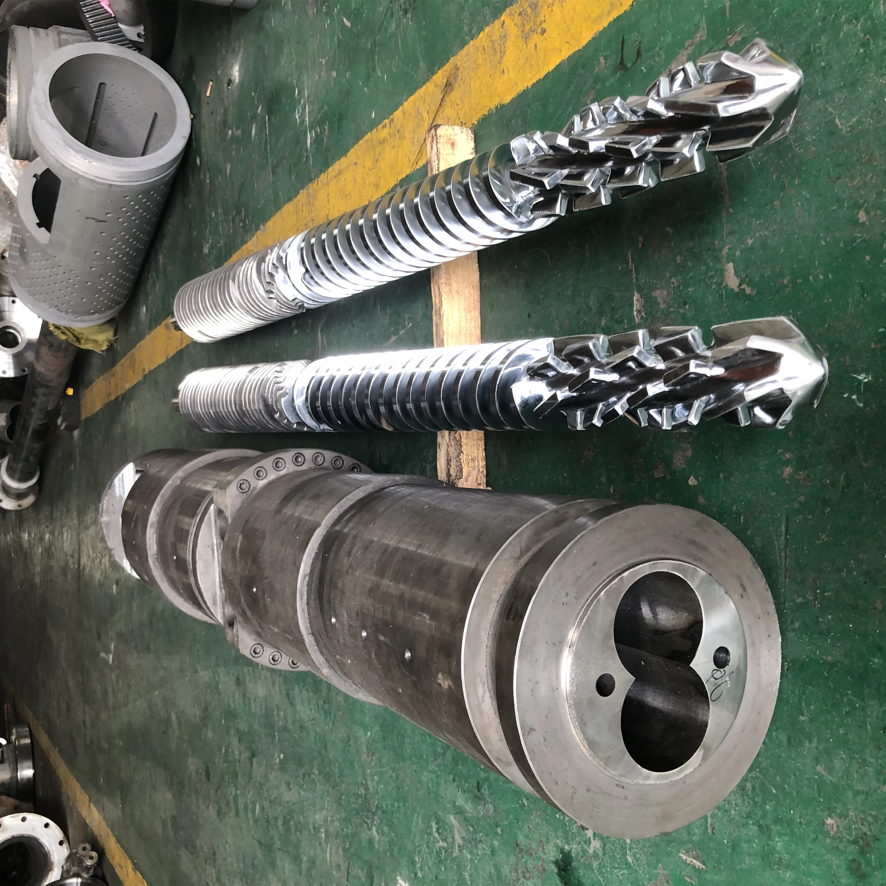 Standard Bimetallic Conical Twin Screw Barrel Producing Conical Twin Screw Barrel For Extrusion PVC