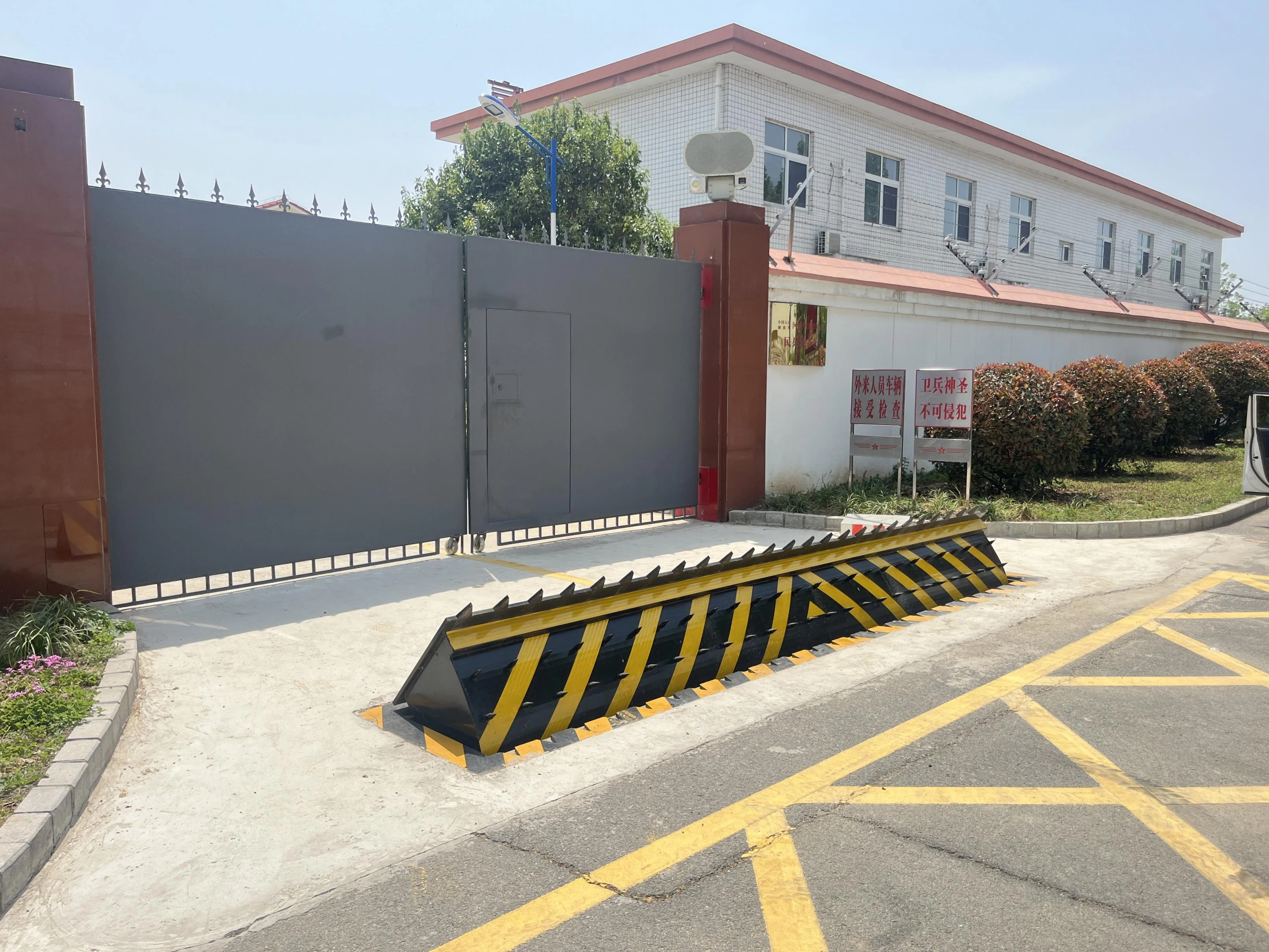 Electric An-ti IP68 heavy duty automatic road blocker Traffic Roadway control Machine With Spike