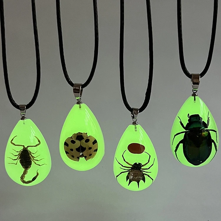 real insects necklace pendant for boys  Factory supply  resin jewelry  glow in the dark pendant