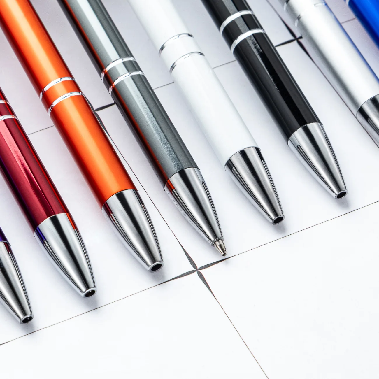 High Quality OEM Multi-color Metal Ballpoint Pens Custom Logo Retractable Ballpoint Pens Promotional Pens