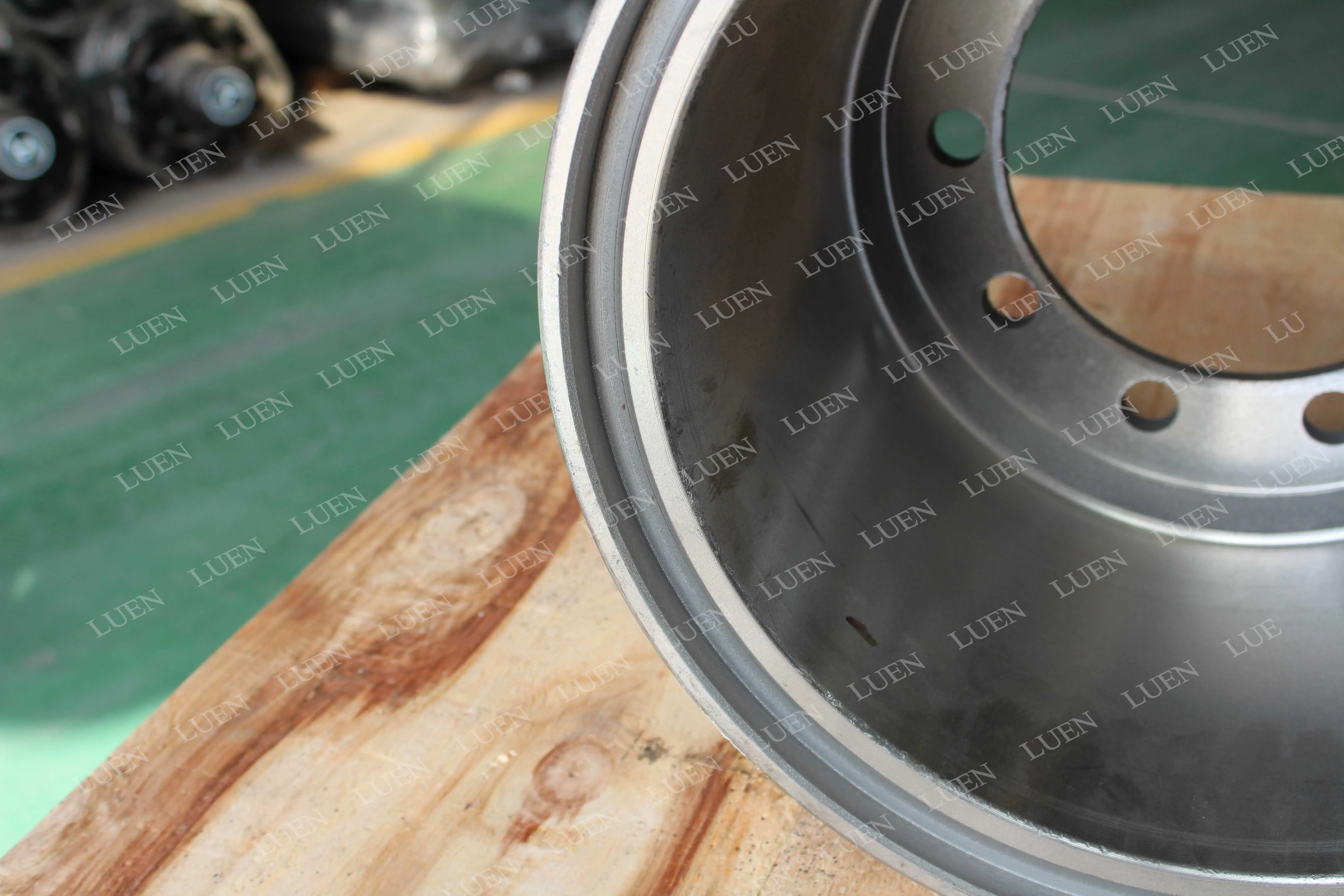 good price Semi Trailer Truck Parts  for sale brake drum Parts Semi Trailer Truck