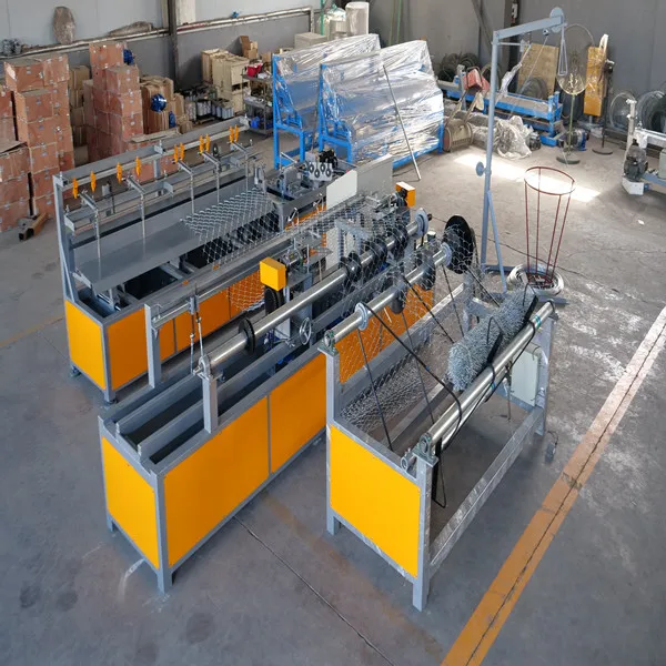 Easy operated single wire chain link fence making diamond mesh machine