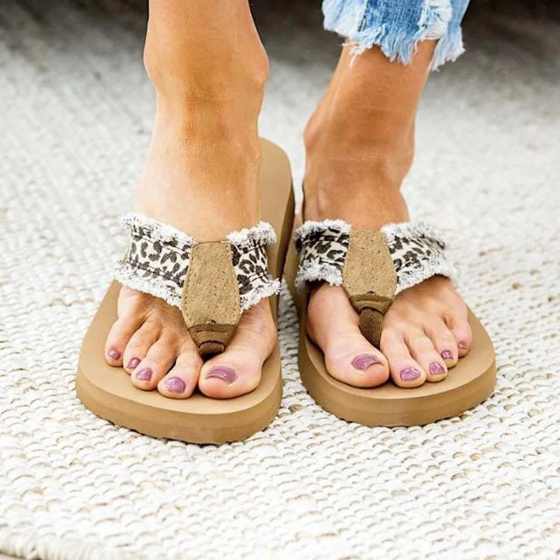 Wholesale Girls Beach Summer Cheetah Print Distressed Sandals Cream Leopard Flip Flop
