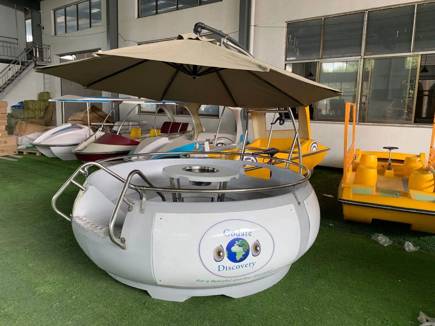 High Quality Party Barbecue BBQ Donut Boat Electric Engine Grill Boat Salt Water Use BBQ Boat Donut
