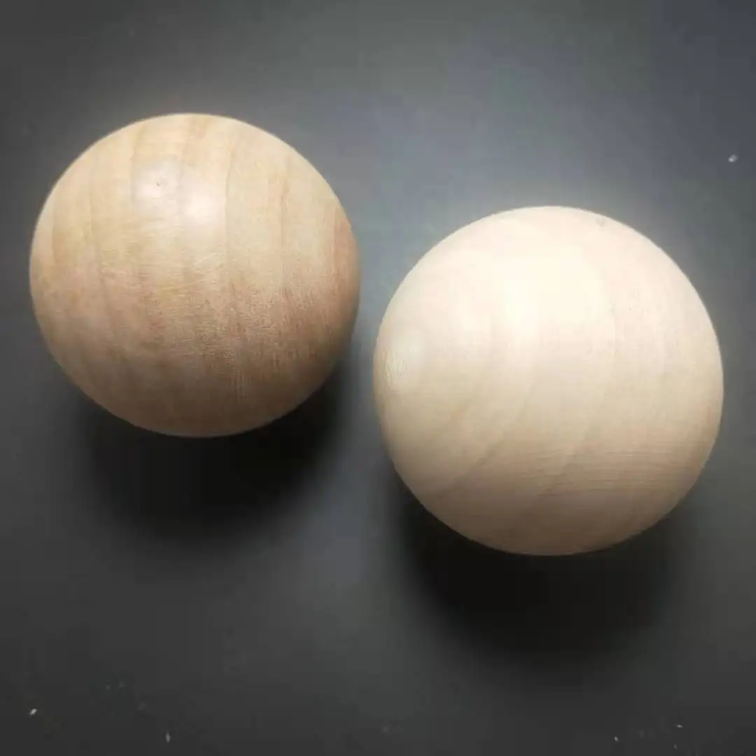 Круглый деревянный шар натурального цвета 45 мм с прозрачным лаком для оптовой продажи без