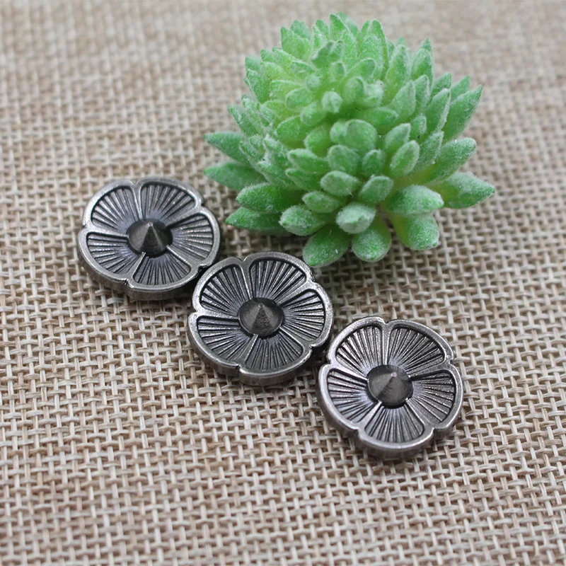 Factory wholesale fashion design flower rivet for garment decoration hardware accessories