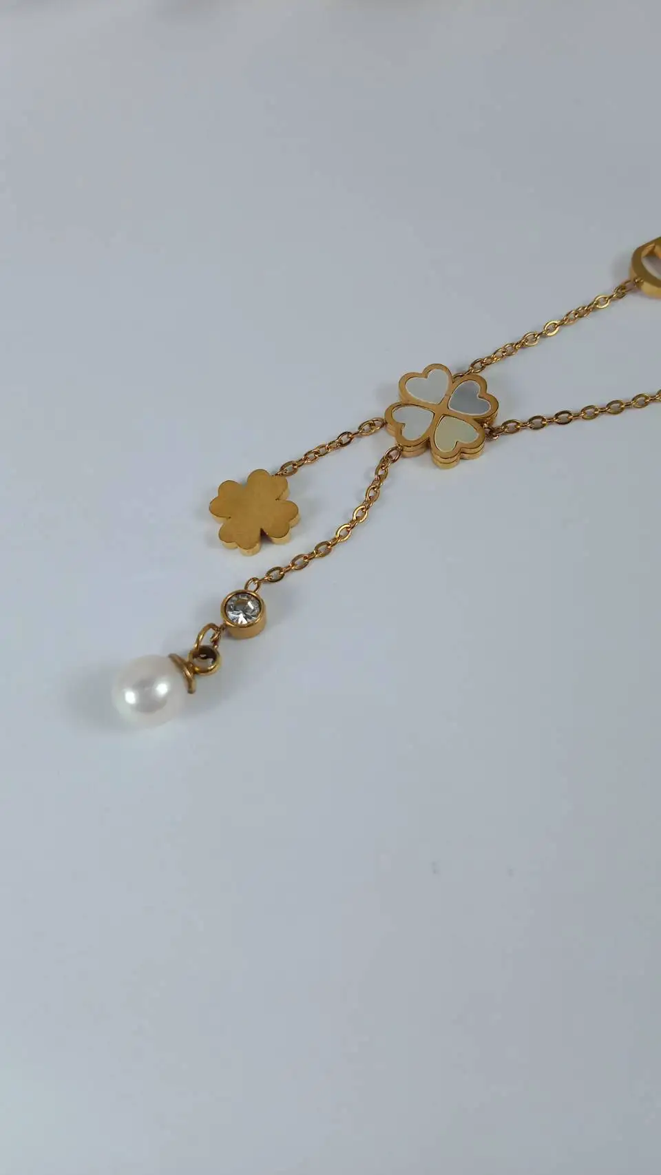 Clover Necklace High Luxury Natural Freshwater Pearl Excellent Luster The Material Is 18K Gold Plated Stainless Steel Waterproof