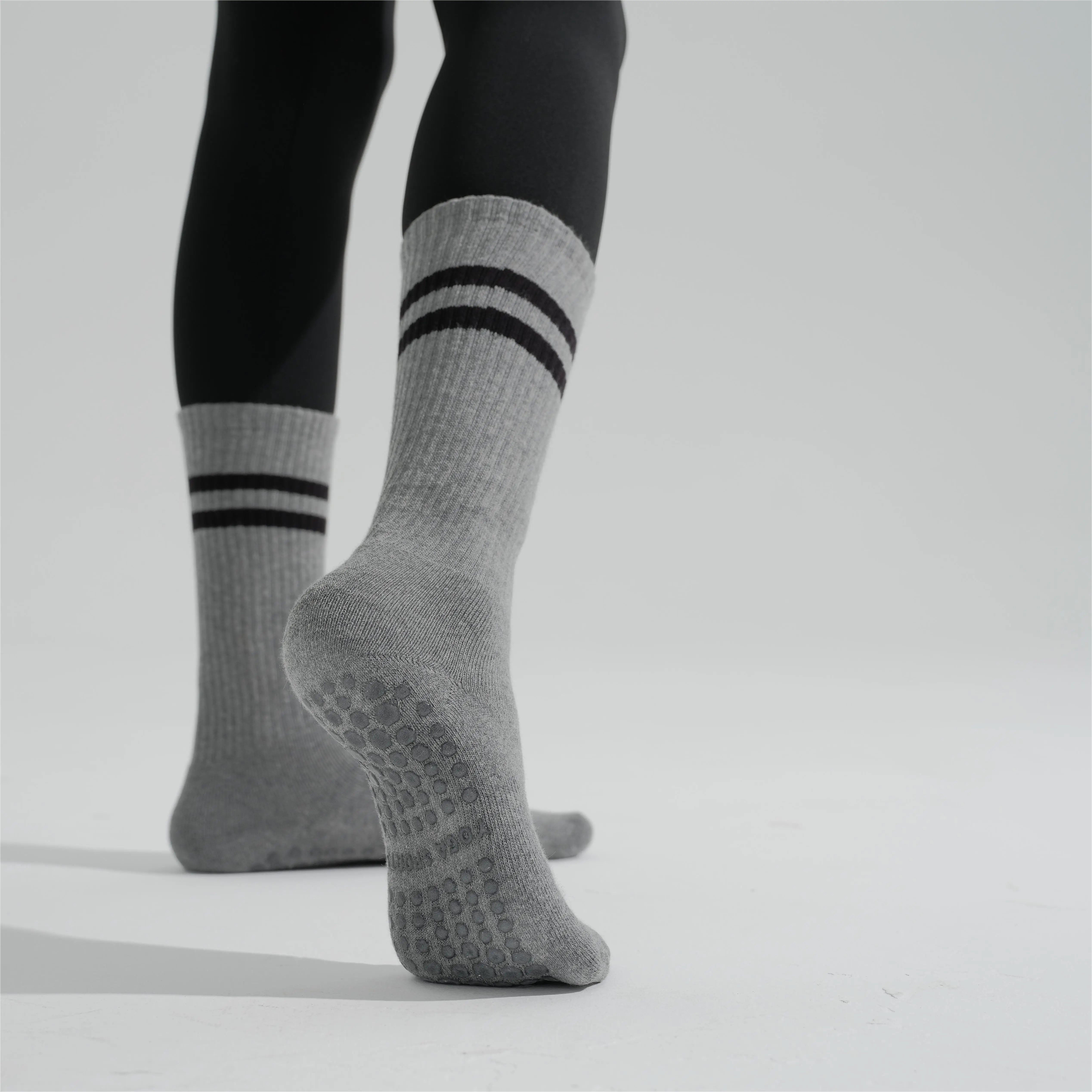 Wholesale Custom Unisex Grip Yoga Pilates Socks No Show Floor Trampoline with Silicone Gel Non Anti Slip Antislip Non-slip Latex